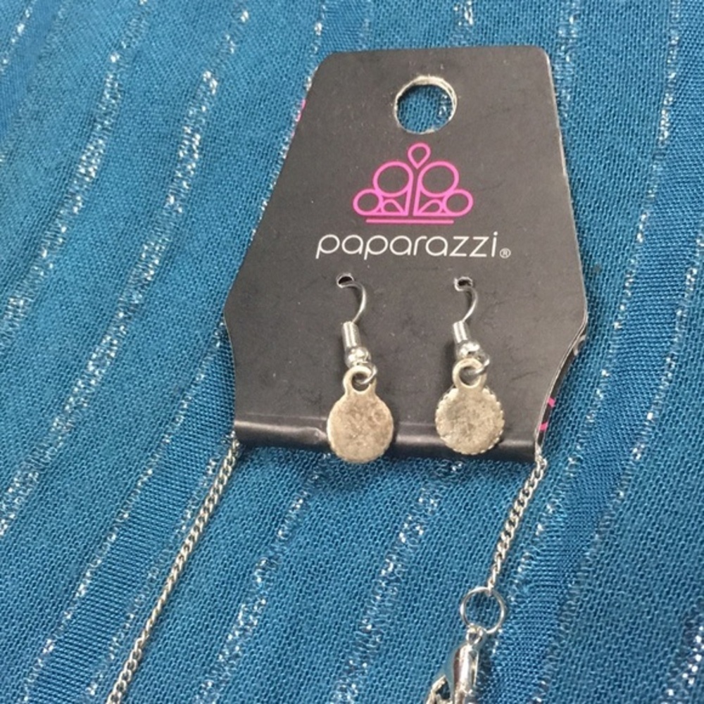 Buy 2 Get 1 Paparazzi Silver Punk Necklace and Earrings Set - Picture 4 of 7
